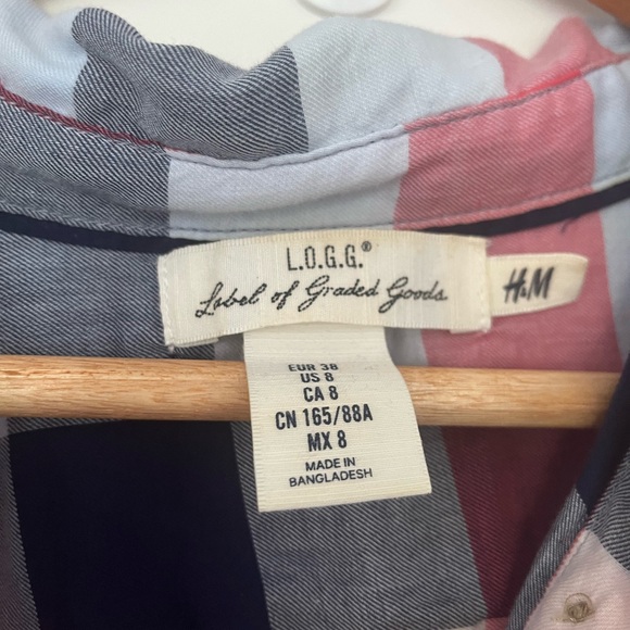 🌺 5/$30 🌺 H&M blue white and red plaid button down shirt - Picture 2 of 5